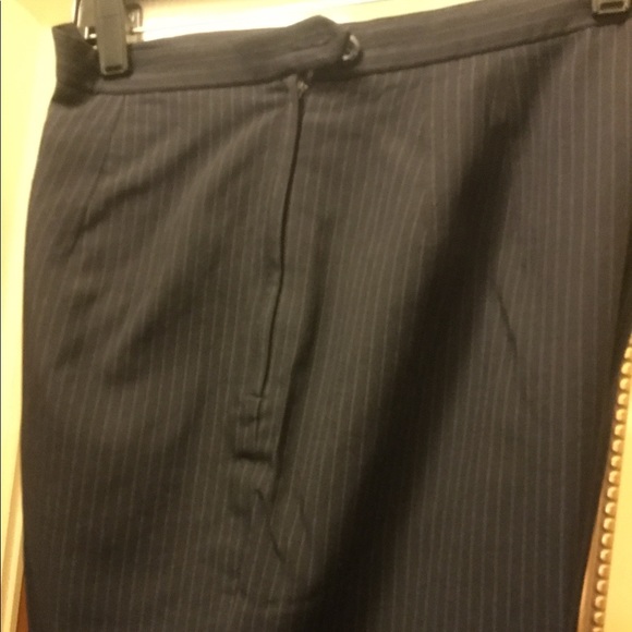 LARRY LEVINE PINSTRIPED 2 PIECE BLACK PANT SUIT - Picture 7 of 10